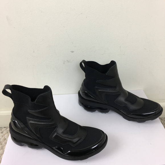 womens black vapormax